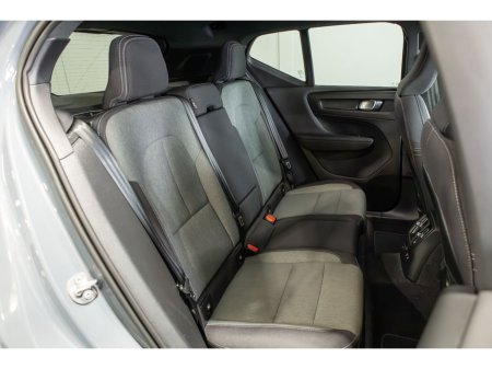 2022 Volvo XC40 - thumbnail 11