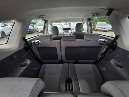 2013 Toyota Prius Alpha - thumbnail 11