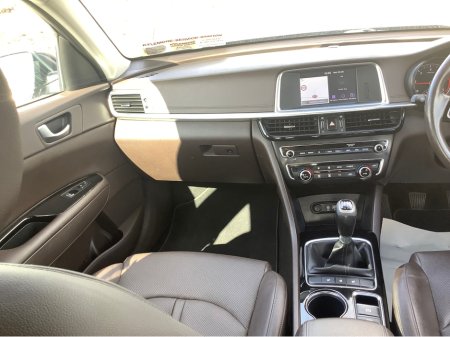 2019 Kia Optima - thumbnail 10