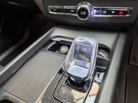 2025 Volvo XC60 - thumbnail 9