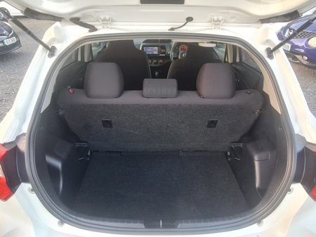 2018 Toyota Vitz - thumbnail 9