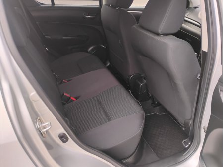 2015 Suzuki Swift - thumbnail 6