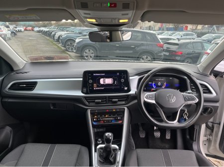 2023 Volkswagen T-Roc LIFE 2.0 TDI DIESEL €26,950 thumbnail