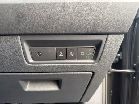 2026 Volkswagen Touareg R-Line (COMMERCIAL) thumbnail