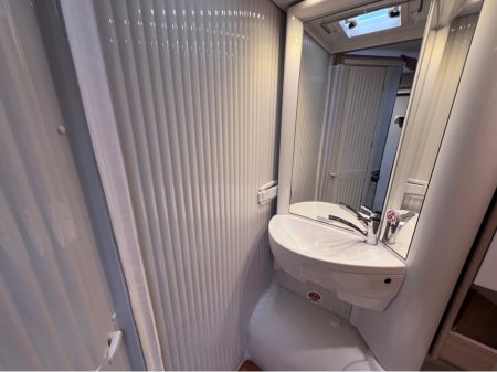 2020 Sunlight T 67 A72 RIGHT HAND DRIVE 3DR €69,800 thumbnail