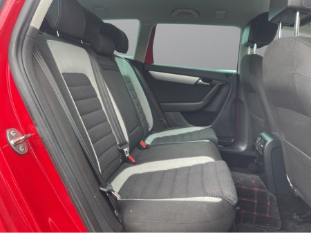 2015 Volkswagen Passat - thumbnail 11