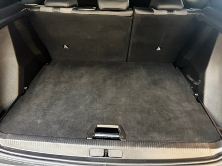 2023 Peugeot 2008 - thumbnail 9