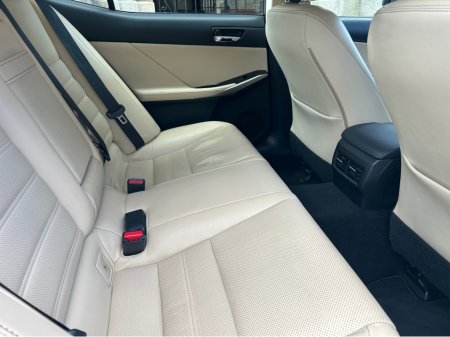 2016 Lexus IS 300 h 300 H 2.5 EXECUTIVE EDITION 4DR**//**FINANCE ARRANGED**//**CREAM LEATHER**//**€190 ROAD TAX**//**WARRANTY**//**METALLIC BLACK**//**ALLOYS**//**FRONT FOGS**//**TRADE IN ACCEPTED! €18,750