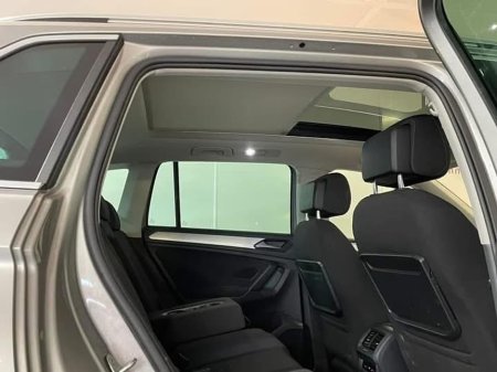 2019 Volkswagen Tiguan CL 2.0 TDI MANUAL 6SPEED FWD 150HP 5DR €22,900 thumbnail