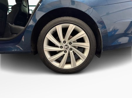 2023 Skoda Octavia - thumbnail 5