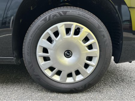 2026 Opel Combo Sportive €24,182 thumbnail