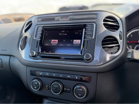 2016 Volkswagen Tiguan - thumbnail 24