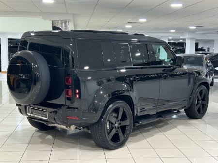 2024 Land Rover Defender P400e X-DYNAMIC HSE=PAN ROOF//22'' ALLOYS//BLACK PACK=1 OWNER WITH FULL LAND ROVER SERVICE HISTORY=TAILORED FINANCE PACKAGES AVAILABLE=TRADE IN'S WELC €92,995