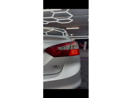 2011 Ford Focus - thumbnail 13