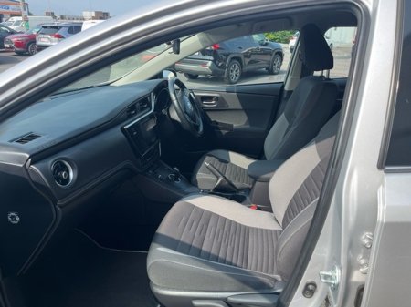 2018 Toyota Auris AURIS HYBRID LUNA 5DR €19,950 thumbnail