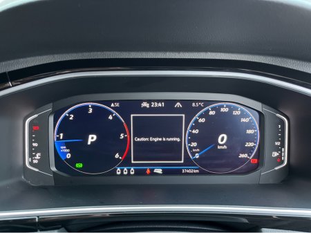 2023 Volkswagen T-Roc R-LINE AUTOMATIC 2.0 DIESEL //HALF LEATHER HEATED SEATS//REVERSE CAMERA//ADAPTIVE CRUISE CONTROL//KEYLESS ENTRY// €31,950 thumbnail