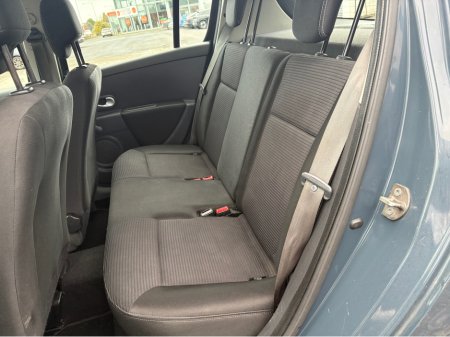 2012 Renault Clio - thumbnail 11