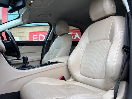 2017 Jaguar XF - thumbnail 13