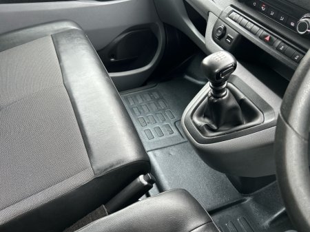 2020 Opel Vivaro L2H1 2.0 D 120PS DIESEL 5DR thumbnail