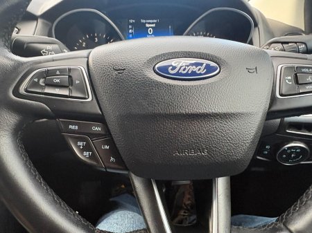 2018 Ford Focus - thumbnail 12
