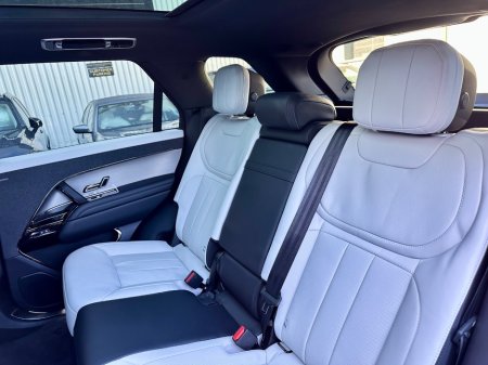 2025 Land Rover Range Rover Sport - thumbnail 16