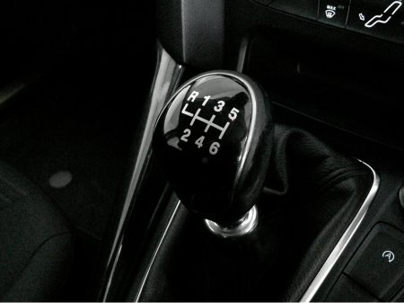 2017 Ford Focus - thumbnail 25