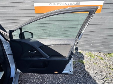 2009 Toyota Avensis - thumbnail 17