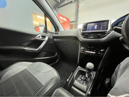 2017 Peugeot 2008 - thumbnail 14