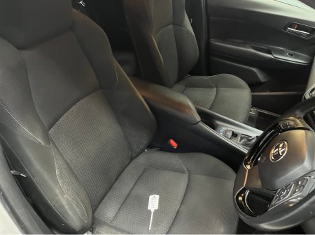 2019 Toyota C-HR €18950! 2019 TOYOTA C-HR S LED PACKAGE 1.8 AUTOMATIC / CRUISE CONTROL / REVERSE CAMERA AND MORE €18,950 thumbnail