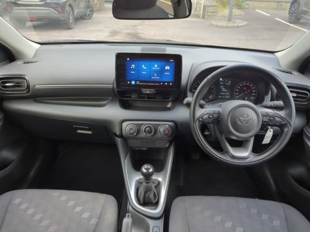 2025 Toyota Yaris - thumbnail 8