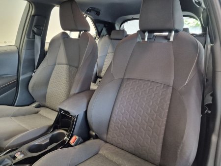 2020 Toyota Corolla Hybrid Luna H/B Automatic €19,950 thumbnail