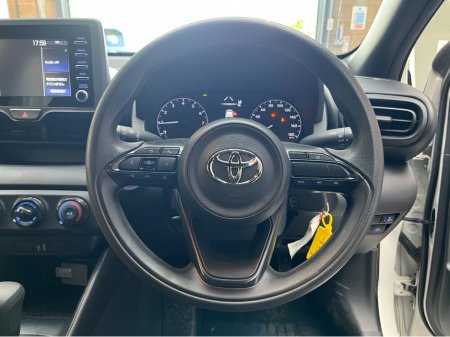 2022 Toyota Yaris - thumbnail 7
