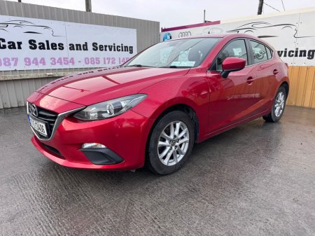 2017 Mazda Mazda3 1.5 D 105PS EXECUTIVE IPM 4 4DR €10,800