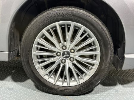 2020 Mitsubishi Outlander Phev Instyle 4 thumbnail