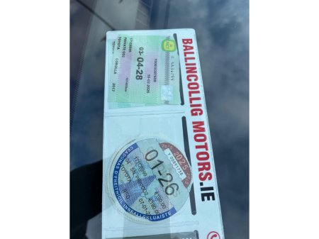 2017 Toyota Corolla - thumbnail 7