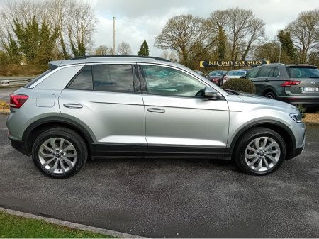 2022 Volkswagen T-Roc LIFE 2.0 TDI MANUAL 6SPEED FWD 116HP 5 5DR thumbnail