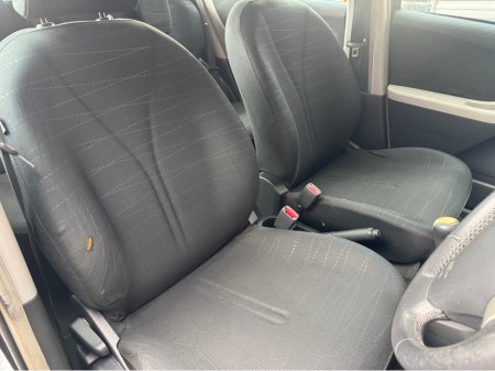 2009 Toyota Yaris - thumbnail 7