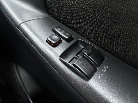 2005 Toyota Corolla - thumbnail 12