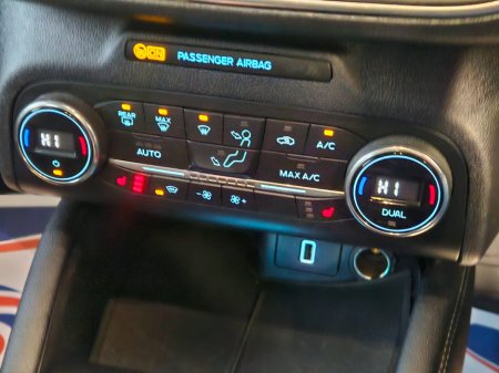 2019 Ford Focus - thumbnail 11