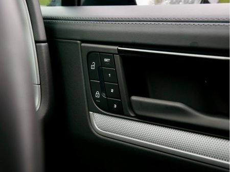 2025 Porsche Cayenne - thumbnail 21