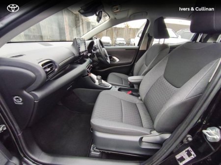 2024 Toyota Yaris YARIS 1.5 HYBRID LUNA thumbnail