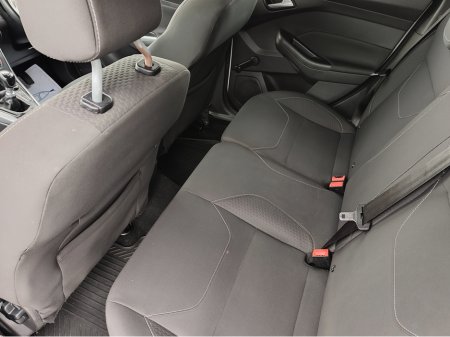 2016 Ford Focus - thumbnail 10