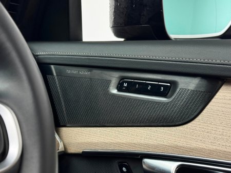 2025 Volvo XC90 - thumbnail 22