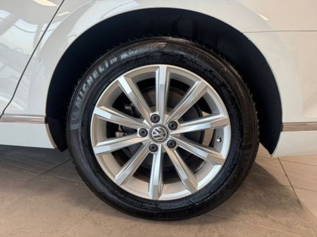 2018 Volkswagen Passat 2.0 TDI DSG 150HP Highline €18,495 thumbnail