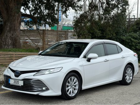 2020 Toyota Camry - view 3