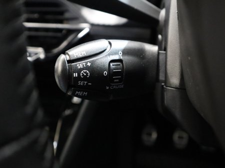 2023 Peugeot 2008 - thumbnail 11