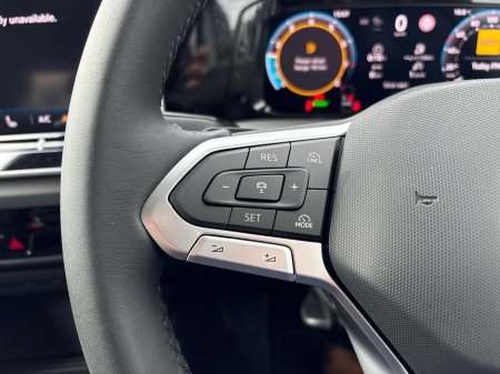 2026 Volkswagen Golf Edition 75 1.5 MHEV thumbnail