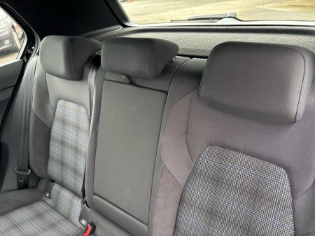 2025 Volkswagen Golf GTE 1.5TSI PHEV 177HP DSG €49,975 thumbnail