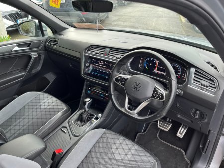 2023 Volkswagen Tiguan Allspace R-LINE 7 SEATER AUTOMATIC 2.0 TDI DIESEL //SAT NAV//ADAPTIVE CRUISE CONTROL//REVERSE CAMERA//HEATED SEATS AND STEERING WHEEL// €42,950 thumbnail