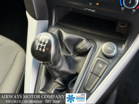 2016 Ford Focus - thumbnail 11